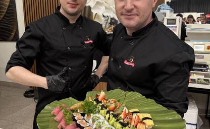 Szefowie kuchni Kuchni Świata prezentują sushi