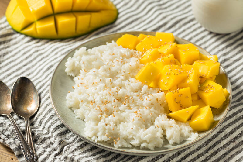 homemade mango sticky rice 6H7J4UJ