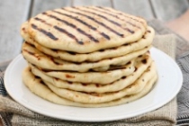 podpieczony naans chlebki naturalne