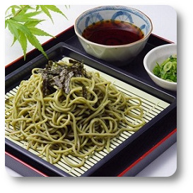 Makaron soba przyprawiony sosem Umami Tsuyu bulion