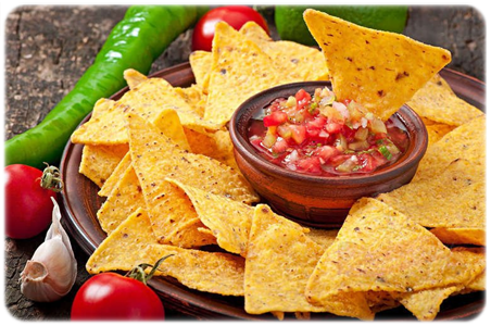 chipsy kukurydziane z salsą tortilla chips salsa