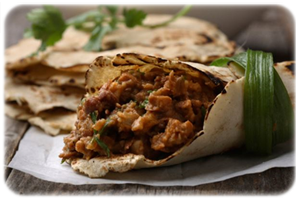 tortilla ze smażoną fasolą danie ze smażoną fasolą